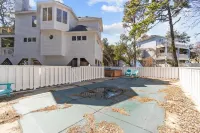 Dog Friendly beachhome with own pool &hot tub view of sound 5min walk from beach