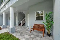 Lovely Newly built condo centrally located in TPA