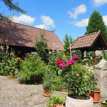 Lower Saxony warehouse with a cozy country house atmosphere for up to 6 people