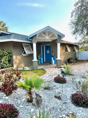 Baileys Bluff Waterfront Escape, Heated Pool near Gulf Island Beaches