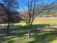 A cosy fully renovated 2 bedroom dairy, in the heart of the Adelaide Hills Hotel a Hahndorf