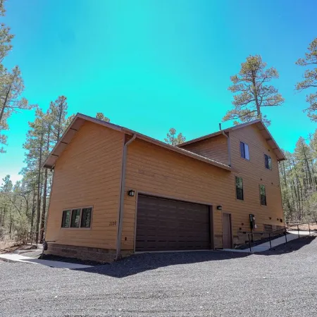 OASIS IN THE FOREST ON 1.25 ACRE BACKING TO NATIONAL FOREST WITH AC-PETS WELCOME
