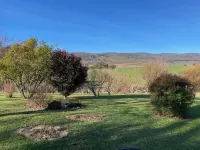 Private Country Retreat Taradale Valley Tumbarumba in Snowy Mtns Foothills Hotels in Tumbarumba
