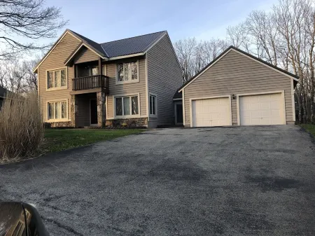 Beautiful 5 Bedroom House in Hidden Valley