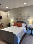 Great bedroom with private bathroom & Lounge above a local Diner
