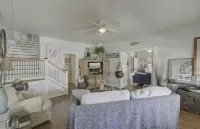 Best Porch in Swansboro! 1 Block to Front Street. Dog friendly.