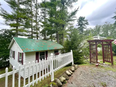 Lake Luzerne Cottage with Lake Rights 15 Min from Lake George