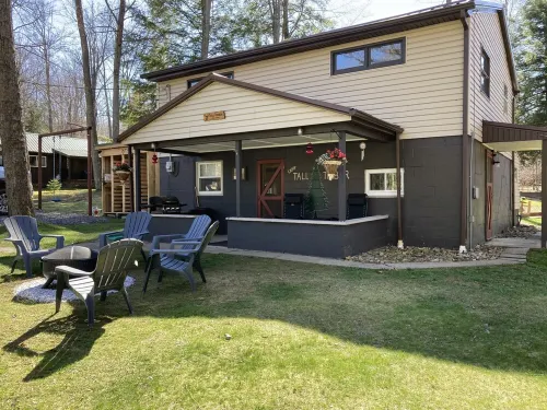 Beautiful 3 bedroom home/cabin recently remodeled!