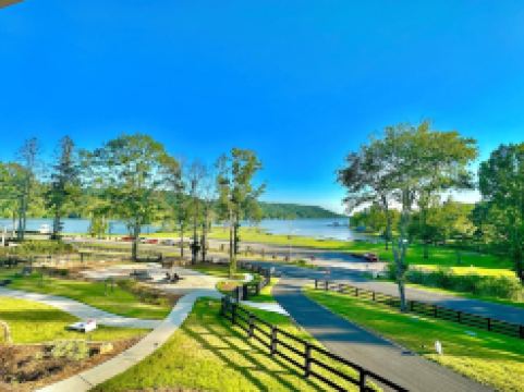 Escape to “Studio A Lake, Pool, Splash Pad, Hot Tub, Kayaks, Fire Pit, Etc