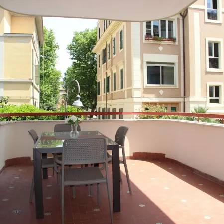 Ostia-apartment 50 mt from the beach, near historic center-sea view
