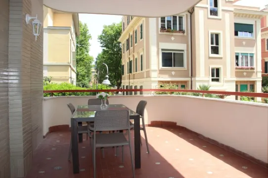 Ostia-apartment 50 mt from the beach, near historic center-sea view