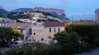 Cassis calanques apartment la rade, behind the port, nice view and parking