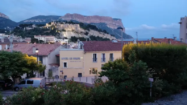 Cassis calanques apartment la rade, behind the port, nice view and parking