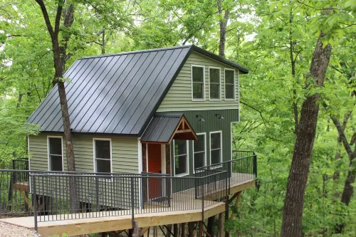 Secluded Treehouse in the Woods - 10 Minutes to Branson Landing & Sdc! - Chalets