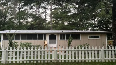 Charming modern cottage, in Crawfordville with extra parking for your boat.