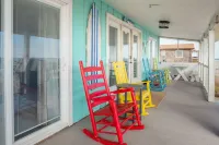 OCEAN FRONT, 4BR, 2BA, FENCED YARD, PET FRIENDLY,  Walkable to shops/restaurants