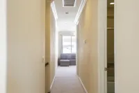 Cozy 3-bedroom townhome in charming Arcadia/Pasadena with AC, WiFi Hotels near Los Angeles County Arboretum & Botanic Garden