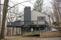 Taconic Hideaway – Swimming, BBQ Pit, Hiking Undermountain Golf Course附近的飯店