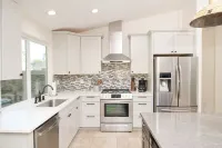 Gilbert Ranch Retreat & Non Heated Pool. Walk to Shops and Restaurants.