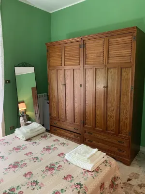Single villa with large garden and covered parking