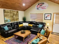 Tailwaters Trout and Lake Retreat! Inviting home minutes to River and Lake!