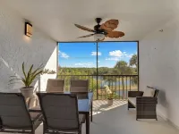Jupiter Bay Resort Condo, steps to the beach! Comfortably sleeps family of 4! 주피터 호텔