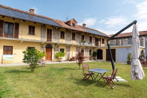 "La Picchiera" 2-room apartment with kitchen and garden, surrounded by vineyards 拉莫拉住宿飯店