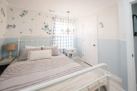 Close To Everything: Downtown, bars/restaurants/coffee, ski resorts nearby