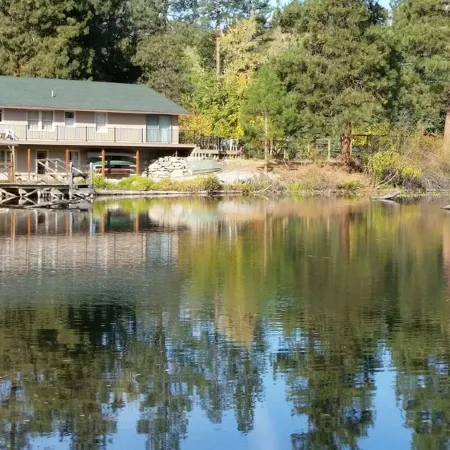 Trout Farm ponds, wildlife corridor on creek and river - a perfect getaway