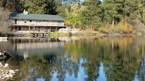Trout Farm ponds, wildlife corridor on creek and river - a perfect getaway