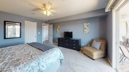 Walk-in Condo! Enjoy The Lake Life, 3B/2B Sleeps 9, 2 Pools, Boat Slip & Beach!