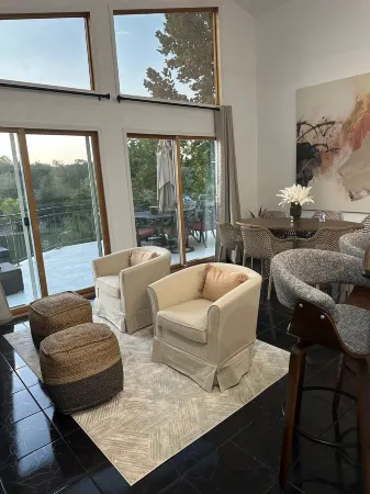 Spacious Lake Hamilton House with Pool and Hot Tub! Отели в г. Пайни