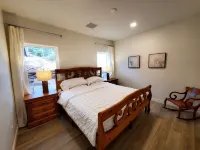 2 bedroom modern home in a private neighborhood10% weekly/15% monthly discount