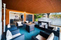 Hot Tub, Fire Pit, Game Room, Block to Main St!