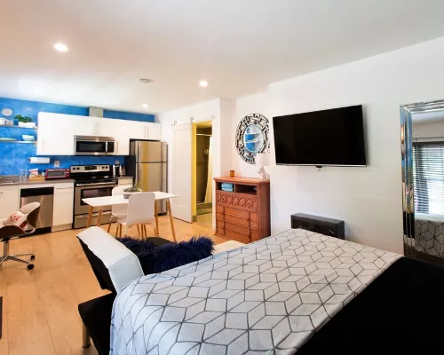 New Condo with Heated Pool Laundry & More Hotels in Oakland Park