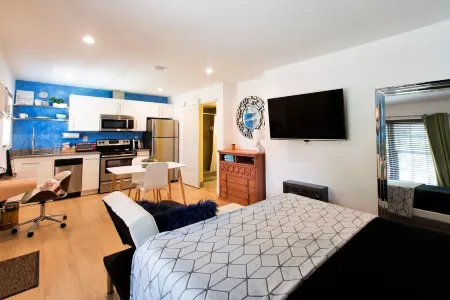 New Condo with Heated Pool Laundry & More