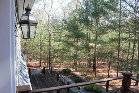 Vacation Getaway - Nature Retreat with Modern Comforts