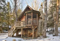 Chic Cabin with Fireplace at Stratton Mountain