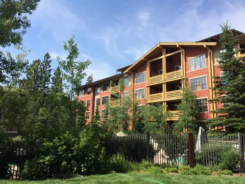 Modern Condo in Heart of Village, 1st floor, Steps to Gondola & all Amenities
