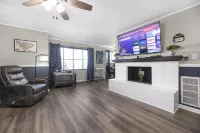 Magnolia "620"- Comfy King Size Bed, Kid Friendly, Over 70 Amenities