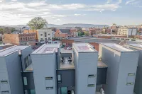 Historical Downtown, Private, Self-check-in, 1 car Parking, 1King & 1Queen beds