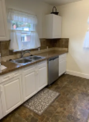 Boise's Jewel on Gem St. With 2 bedrooms & 1 bathroom.