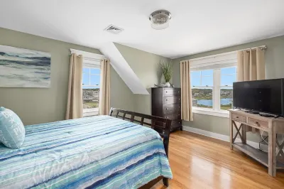 Private Beach! Spectacular Ocean Views! 마리나 공원 주변 호텔