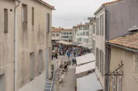 Magnificent new apartment in the heart of Saint-Martin-de-Ré Hotels in der Nähe von Parc de la Barbette