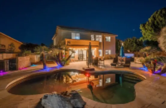 New Family-friendly Remodeled pool, hot tub, golf