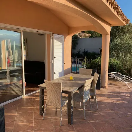 Comfortable villa with private pool 5 minutes from the beach