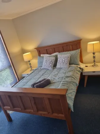 Comfy Ocean Getaway with Boat or Caravan Space & Unlimited Wi-Fi & Netlfix!!!!!