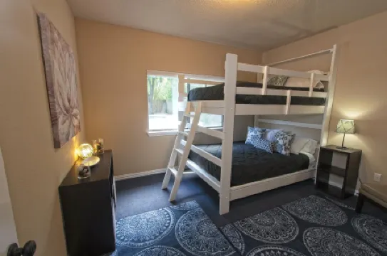 VRBO HOME AWAY Paradise Getaway House- With Pool and Hot Tub!