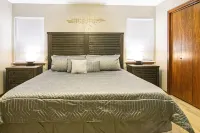 Choosy Chisholm Charm