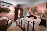 The French Farmhouse at Midtown Manor - Hot Tub!